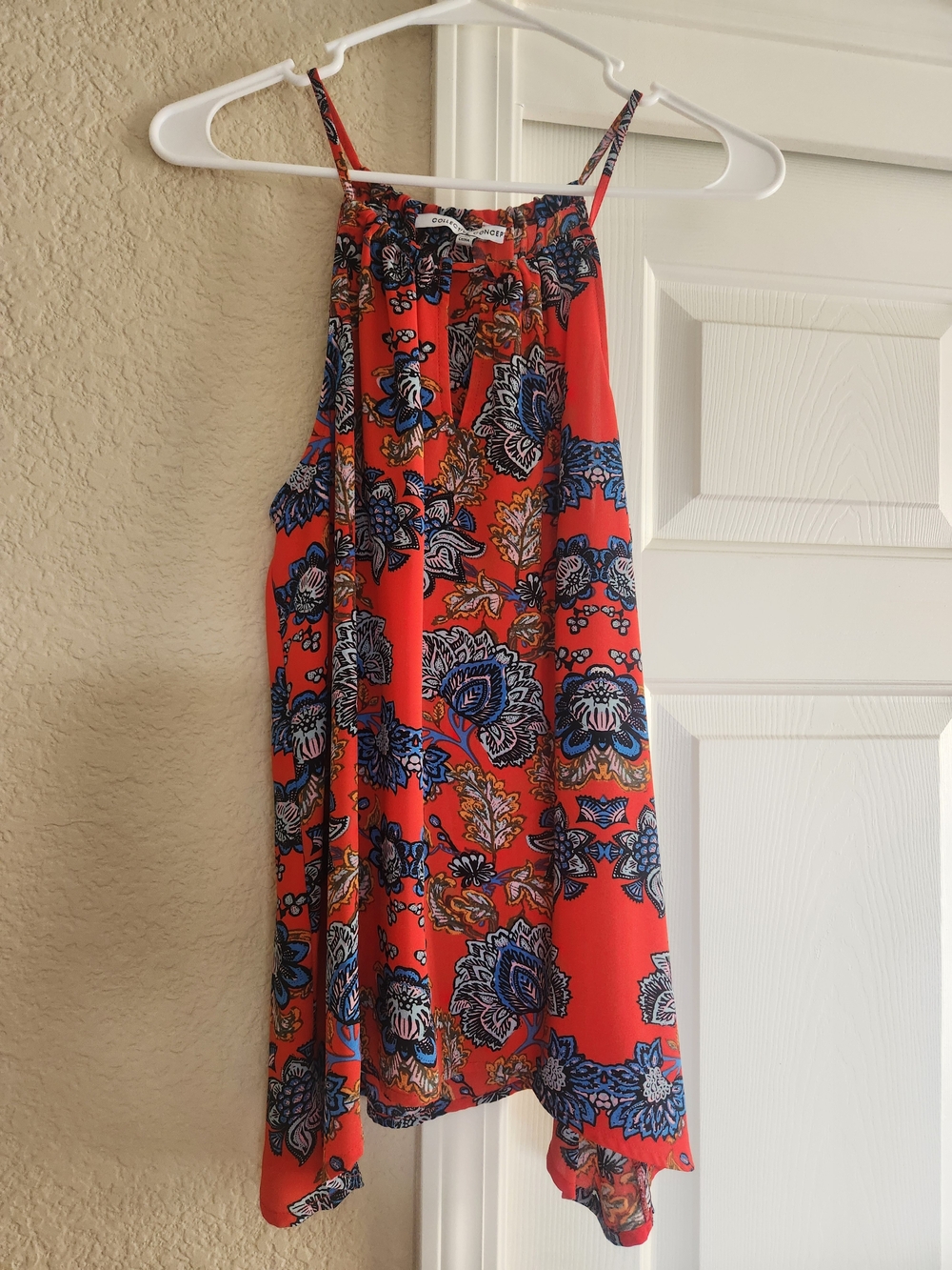 KRISSA KEYHOLE HALTER BLOUSE